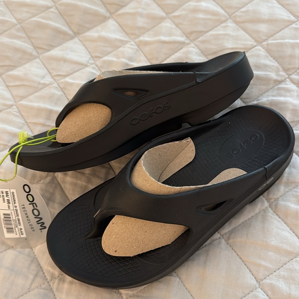 OOFOS Recovery Sandals - Picture 2 of 4